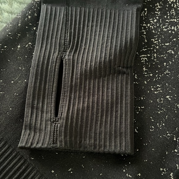 NWOT Lululemon long sleeve top - Picture 4 of 13
